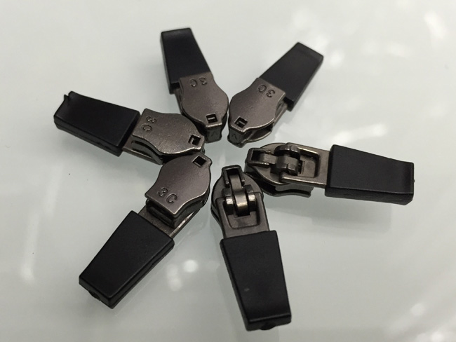 不锈钢拉链回收及制作工艺-东莞亿丰拉链厂